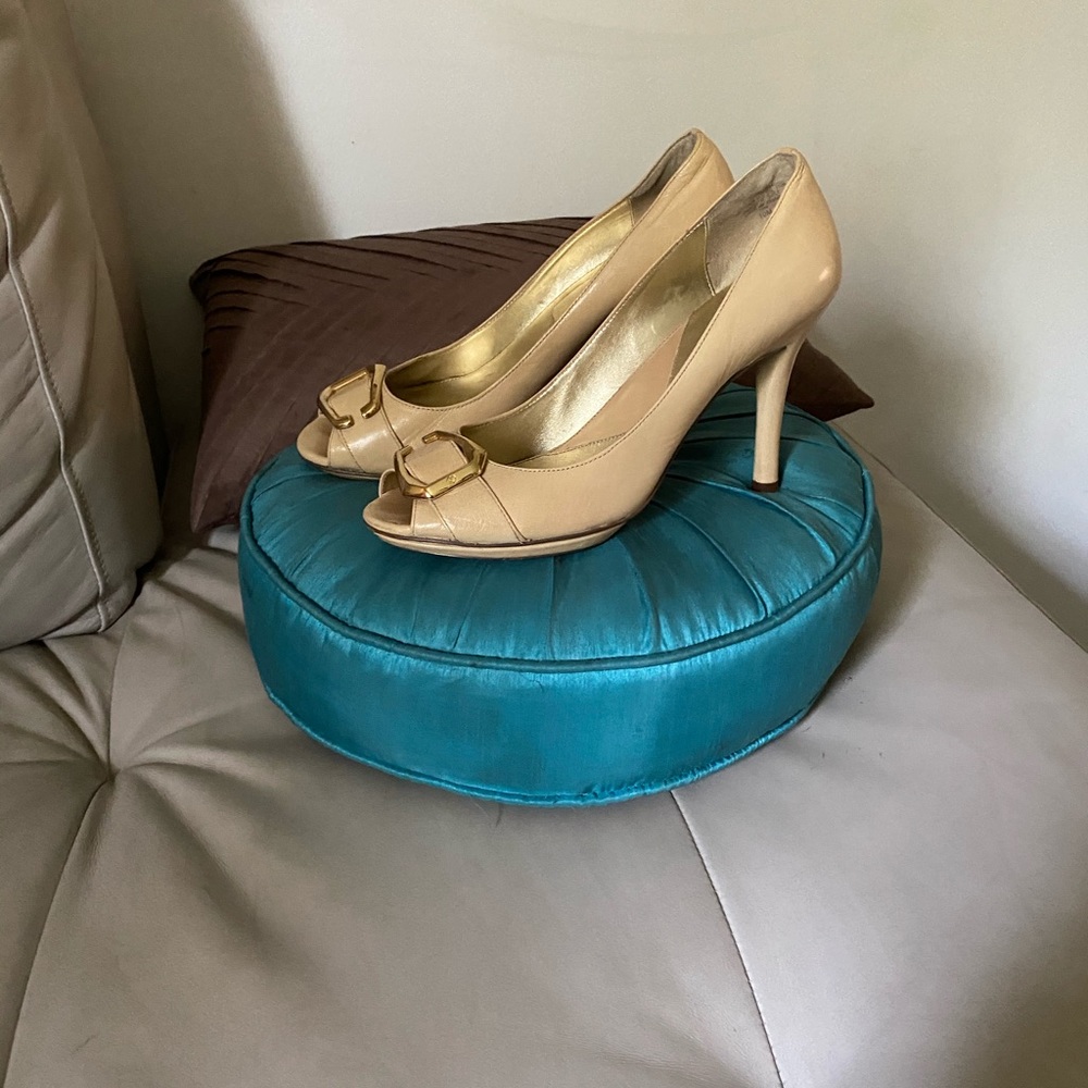 Beige leather heels